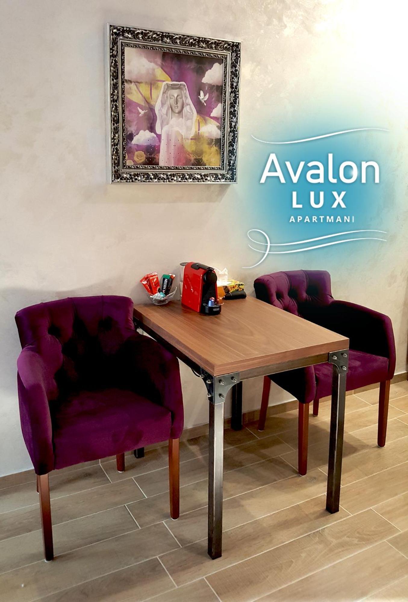 Avalon Lux Studio Apartment โนวีซาด ภายนอก รูปภาพ