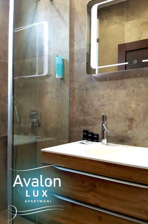 Avalon Lux Studio Apartment โนวีซาด ภายนอก รูปภาพ