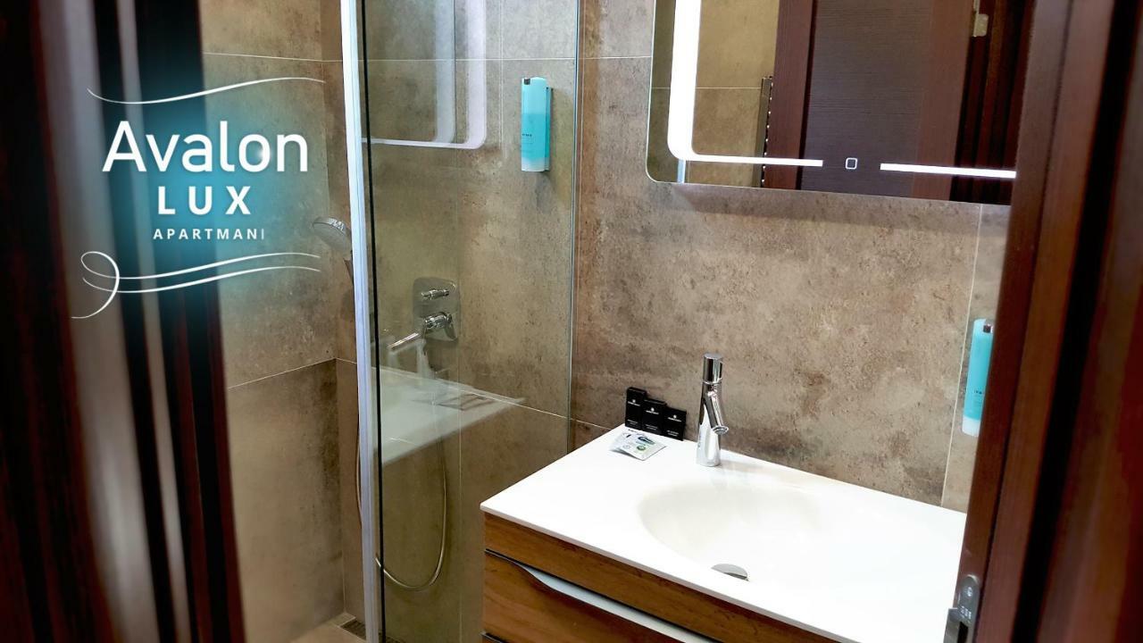 Avalon Lux Studio Apartment โนวีซาด ภายนอก รูปภาพ
